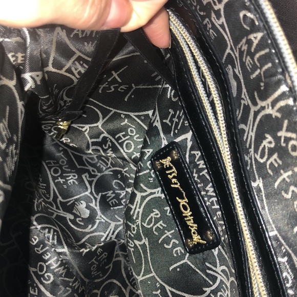 Beautiful Betsey Johnson heart quilted purse - Picture 9 of 14